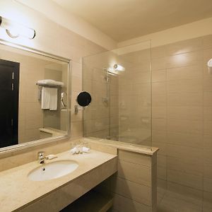 Standard Queen or Twin Bed Garden View